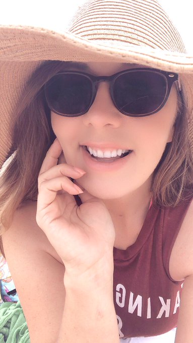 A beach day was exactly what I needed 🌊🏝 https://t.co/88aEc85Kca