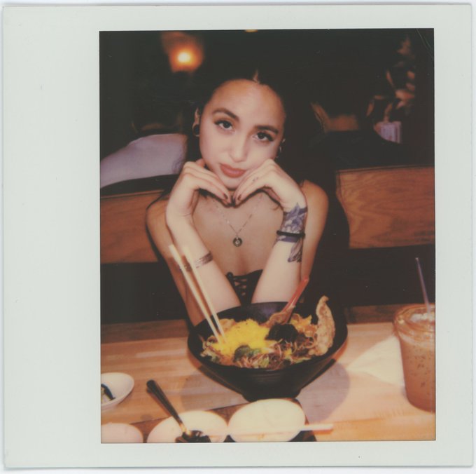 I just wanna eat good food and show affection💙🤷🏻&zwj;♀️🎉 https://t.co/ItgawQweHd