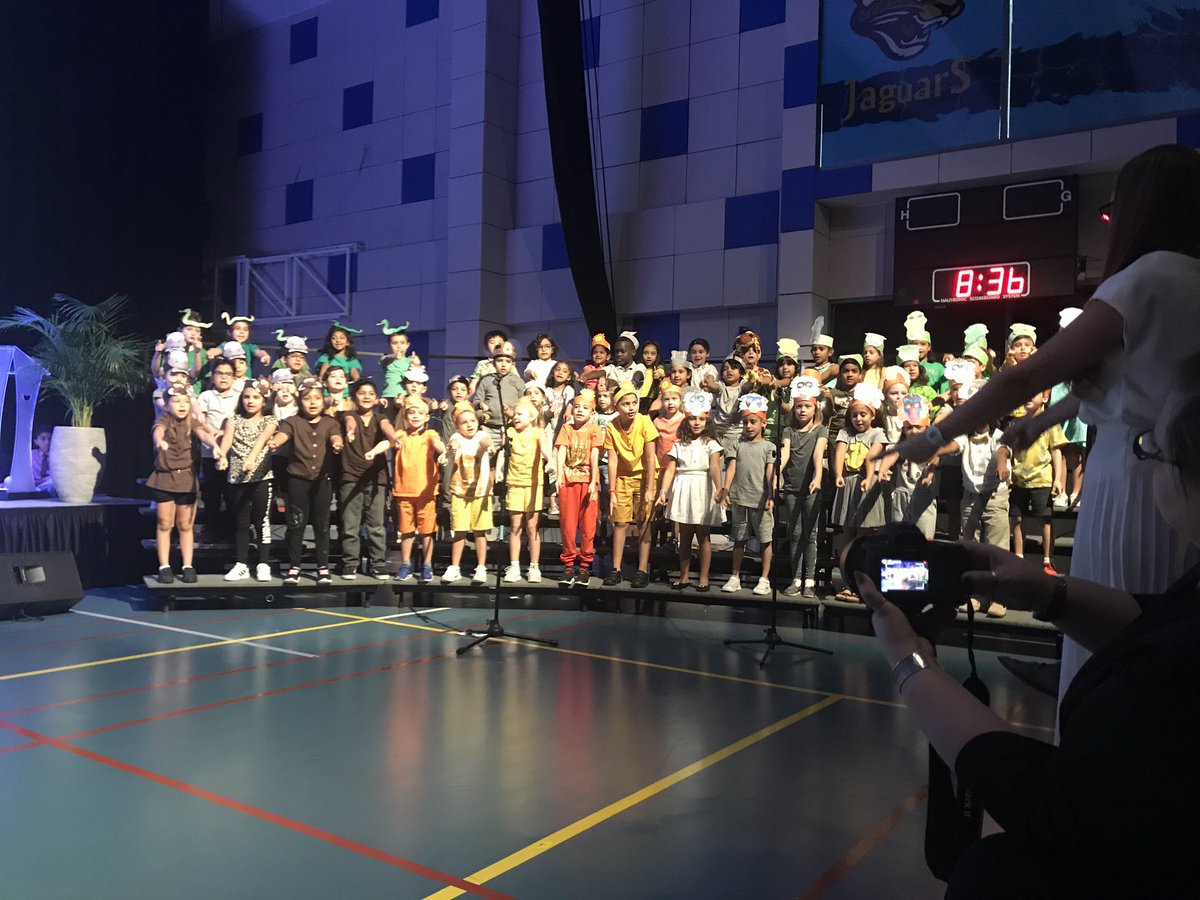 loonyleabra's tweet photo. A One-Derful end of year celebration performed by Grade 1, we have very talented students @GIS_Gems #WeRGIS https://t.co/x6slUSSdf3