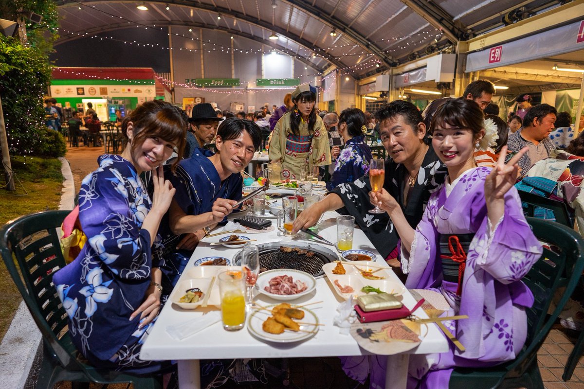 KMeetup's tweet photo. KIMONO MEETUP!夏さきどりパーティー　開催されました。
約60名のキモノや浴衣の方々。皆さんの笑顔、ステキです。 https://t.co/1CSXJoG1SU