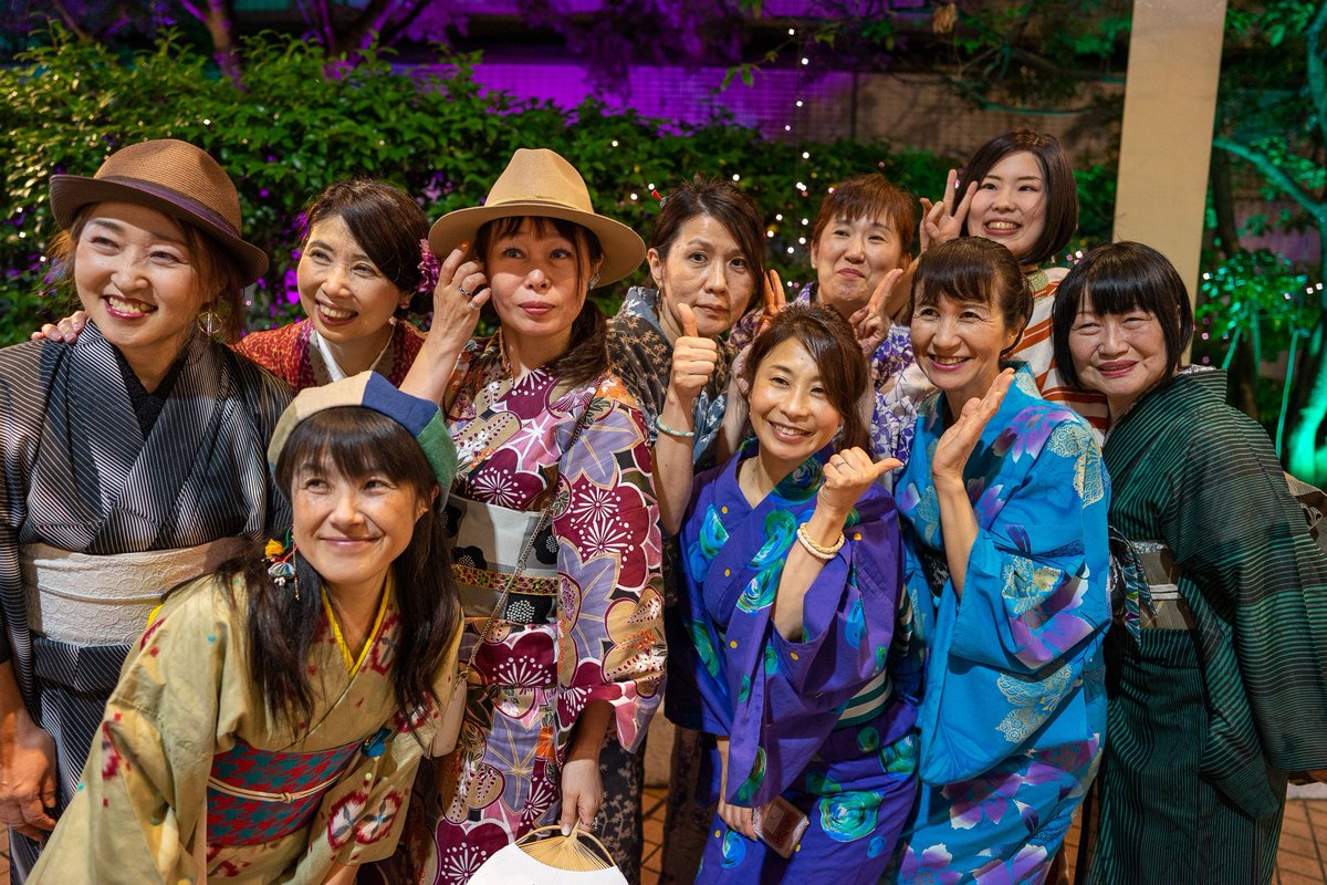 KMeetup's tweet photo. KIMONO MEETUP!夏さきどりパーティー　開催されました。
約60名のキモノや浴衣の方々。皆さんの笑顔、ステキです。 https://t.co/1CSXJoG1SU