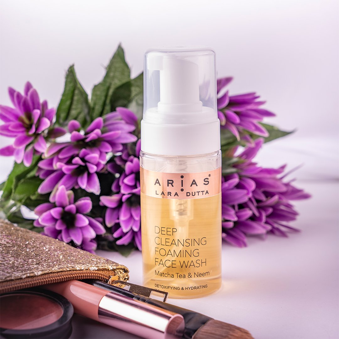 ScentialsWorld's tweet photo. The Neem in our detoxifying Deep Cleansing Foaming Face Wash will tighten and whiten skin to get you started for your look of the day. 💅🏽 Get our dermatologically formulated products on Amazon now: https://t.co/z9PDY880jB.
@worldofarias

#AriasSkinCare #Dermatrecommended https://t.co/7pLJlZULOg