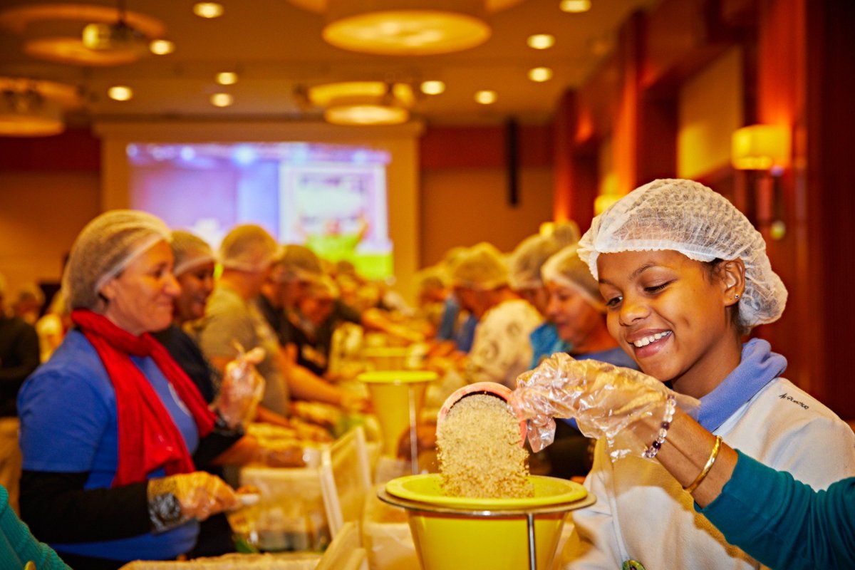 ForeverGlobalHQ's tweet photo. #FlashbackFriday to our meal packing event for Rise Against Hunger at #FGR19! Were you there? Share your pictures and experiences with us! #foreverwerise #2030ispossible https://t.co/7gf5wDPbTR