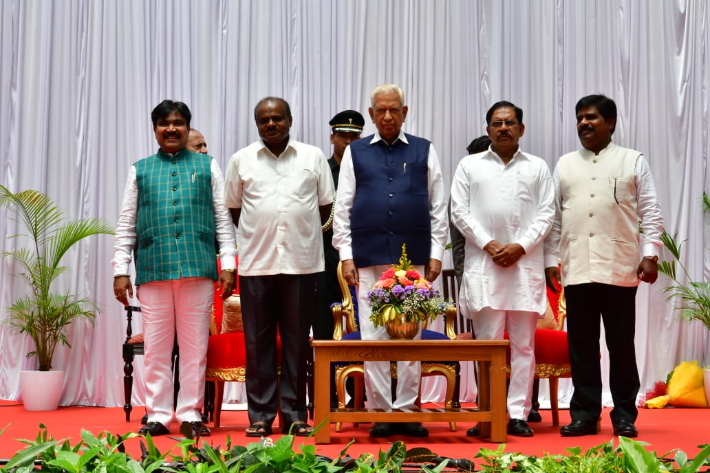 hd_kumaraswamy's tweet photo. ಇಂದು ಸಚಿವ ಸಂಪುಟಕ್ಕೆ ಸೇರ್ಪಡೆಯಾದ ಆರ್ ಶಂಕರ್ ಹಾಗೂ ಎನ್ ನಾಗೇಶ್ ಅವರಿಗೆ ಅಭಿನಂದನೆಗಳು. ಅವರು ಸಮಾಜಕ್ಕೆ ಉತ್ತಮ ಕೊಡುಗೆ ನೀಡುತ್ತಾರೆ ಎಂಬ ಭರವಸೆ ನನಗಿದೆ. https://t.co/jsMdHwMGa2