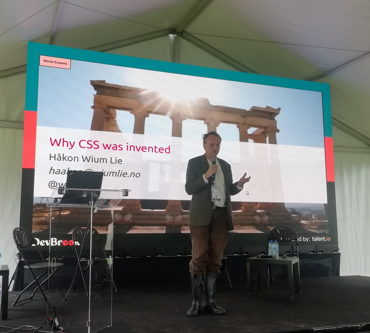 int0x20's tweet image. Apple farmer and CSS creator @wiumlie at #DevBreak19: some marketing for the internet - &quot;World Wide Web - You click, we do the rest&quot;. Also, TIL about Acid2 - drippy face test