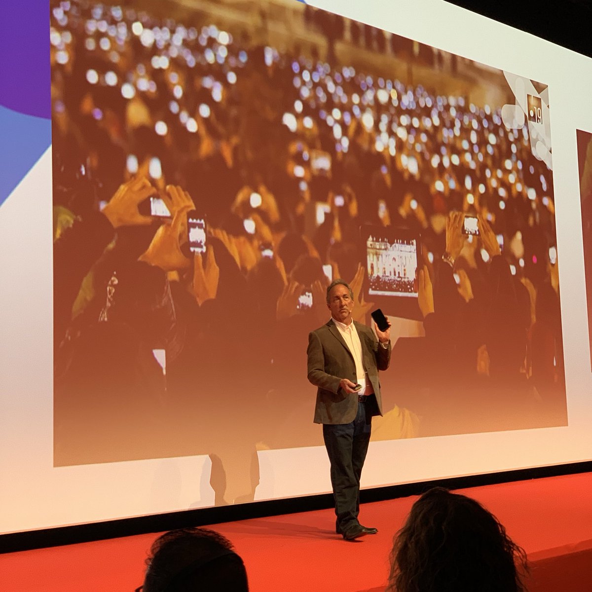 PolAincat's tweet photo. #inmocionate19 
—
Vivimos una realidad que hace 10 años era inimaginable 
Pero cuál es la tuya? Sigues viviendo en el pasado ❓
—
By #JayThompson https://t.co/vUGmo1rglq