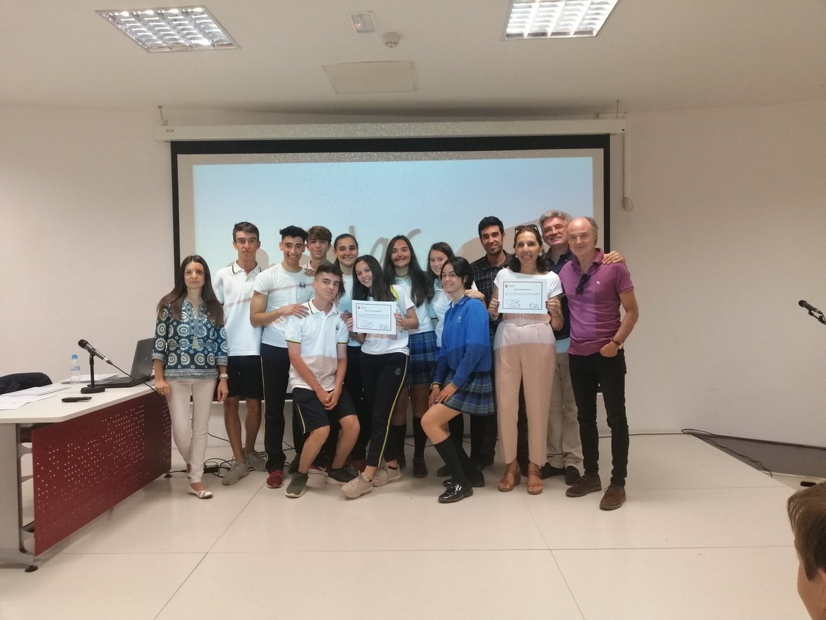 PrevencionAlcor's tweet photo. Agradeciendo la participación en #AlumnosAyudantesTIC a los chicos y chicas de los centros @Colegio_Alkor, @CVillalkor y @ColeAmanecer.  Reconocimiento por un gran trabajo, pasar un buen verano!! https://t.co/OmL3mjlQAQ