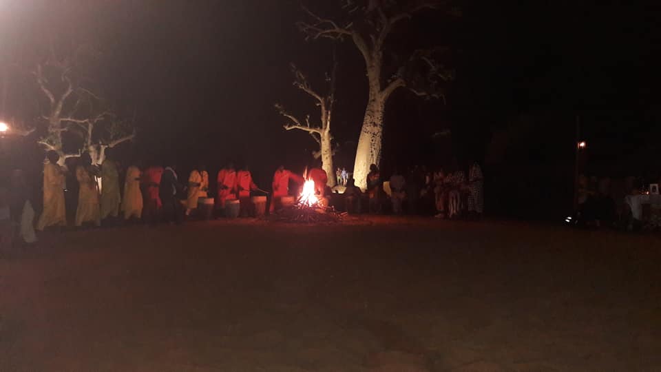 ToshibaTFIS's tweet photo. [#TopClub 2019 #Toshiba] 🇸🇳

Nos 60 commerciaux sont bien arrivés au #Sénégal ! 

Entre le marché artisanal de Sali et une belle soirée sénégalaise au milieu des baobabs, nos grands gagnants se sont déjà bien imprégnés des lieux 🌏 https://t.co/CJDVjSrgNc