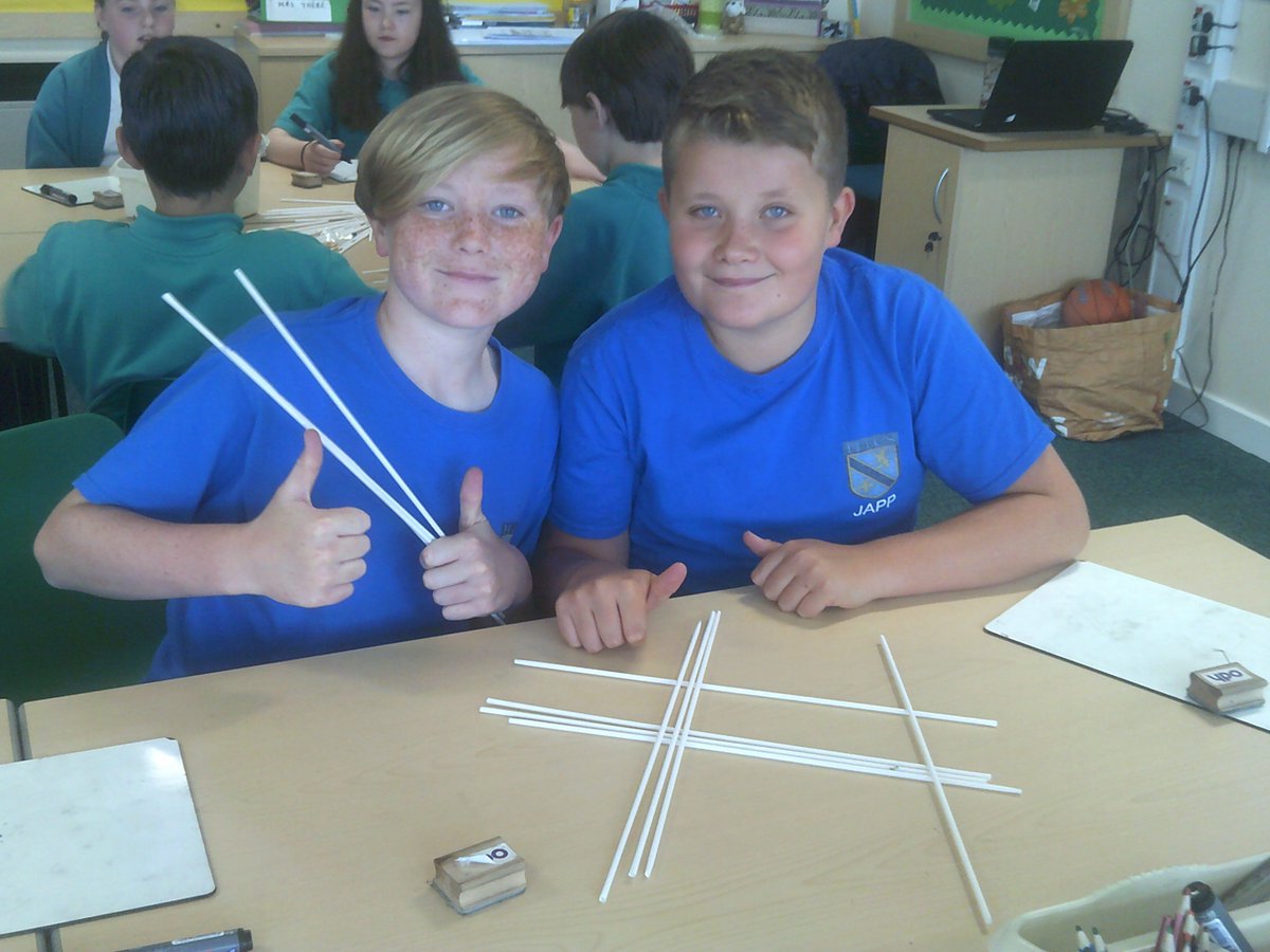 ClaveringTS27's tweet image. #6RT  Today, in maths, we practised the Japanese method of multiplication. It was tricky!