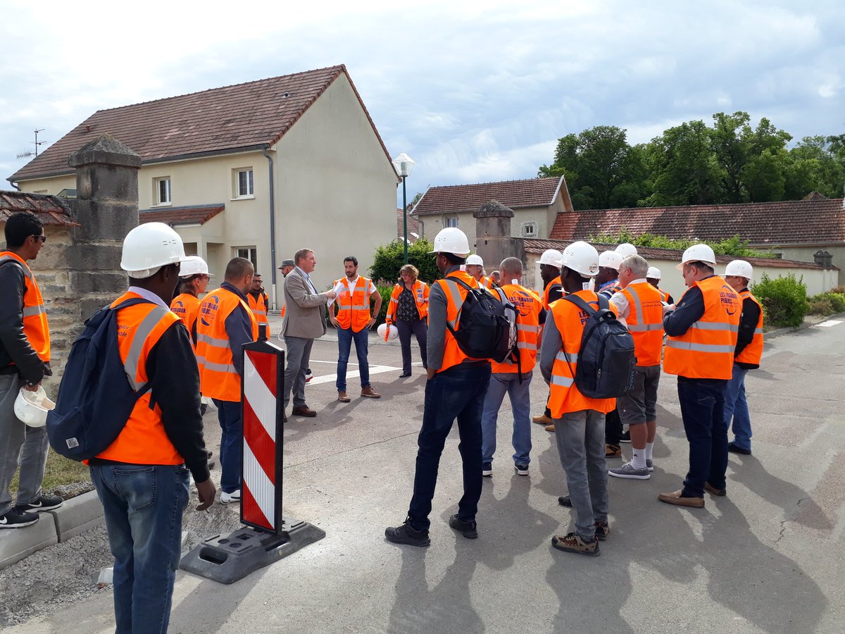 visite de chantier TP  ce matin organisée par Pôle Emploi le CD21 et FRTP : objectif faire découvrir le métier à des bénéficiaires du RSA susciter des vocations et permettre le retour à l emploi et à la formation. #poleemploi #ariqbtp21 #CD_CoteOr