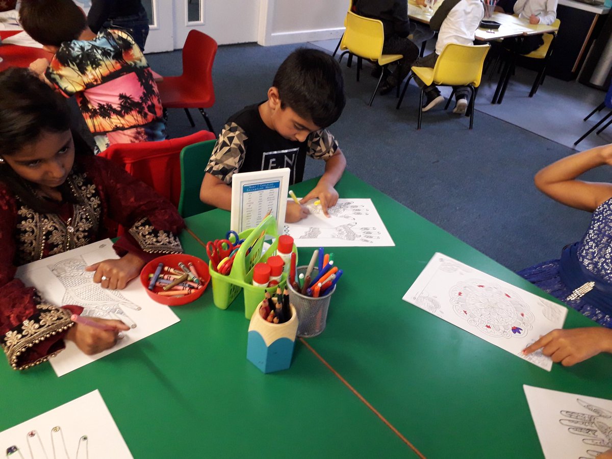Rowlatts_TMET's tweet photo. Our Year 1 pupils enjoying designing a Mosque and mehndhi designs as part of our Eid celebrations #rhre β #EidMubarak https://t.co/0dzs7X6NO8