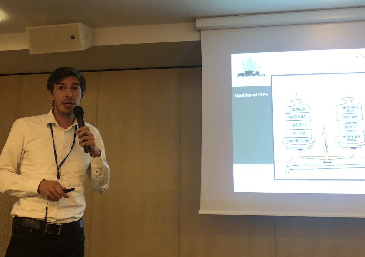 Ewoud Moolenburgh of Hogeschool Rotterdam presenting results of <a href="/LEVVLOGIC/">LEVV-LOGIC</a> project during #cilo2019 
Rotterdam experiment with students showed good results: 16% less cost, 30% faster and 60% of customer appreciated it #hgv #lefv 
researchgate.net/publication/33…
