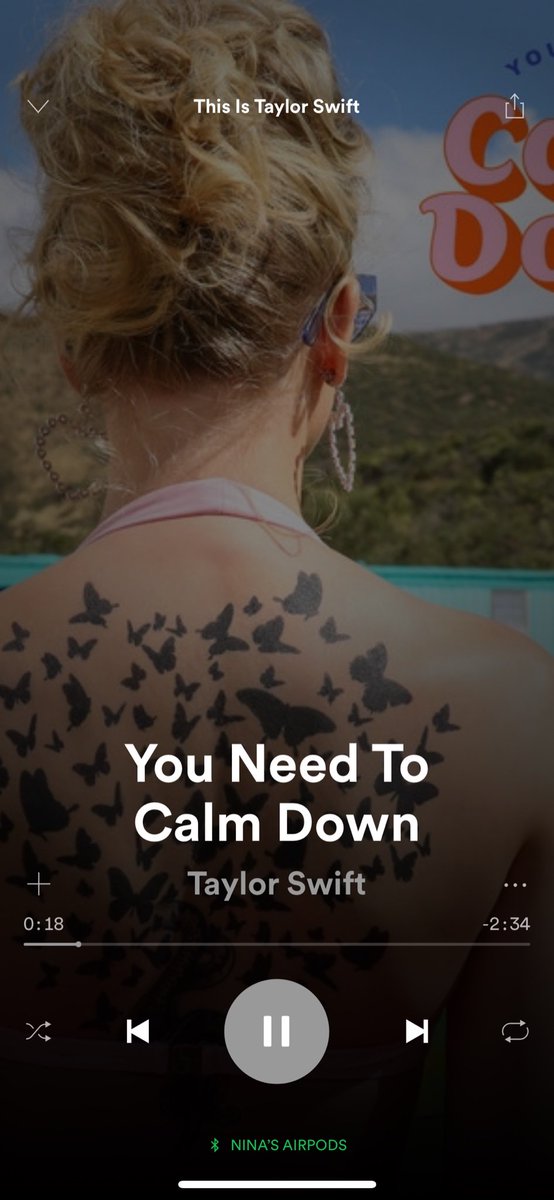 holla4ninalala's tweet photo. Confused by @taylorswift13 ‘s new messaging 🧐🤨🧐🤨 https://t.co/WM599DbTTK