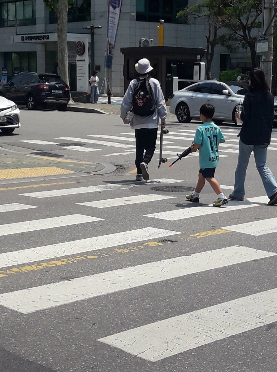 HEYISAACSPACE's tweet photo. (190615) isaac was spotted heading  towards his studio today 
#isaac #isaackwon #권진욱  #kwonjinwook #kwonisaac https://t.co/3AfUIF3g4V