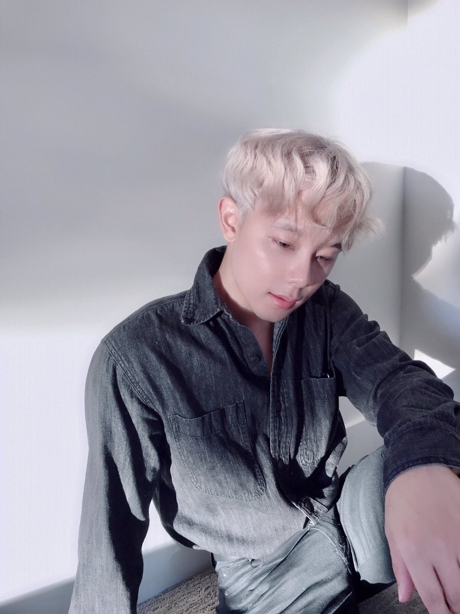 brooklynjuliana's tweet photo. 💙
#BROOKLYN #SITTING #INACORNER #KPOP #😉 https://t.co/HpVDQdj1X4
