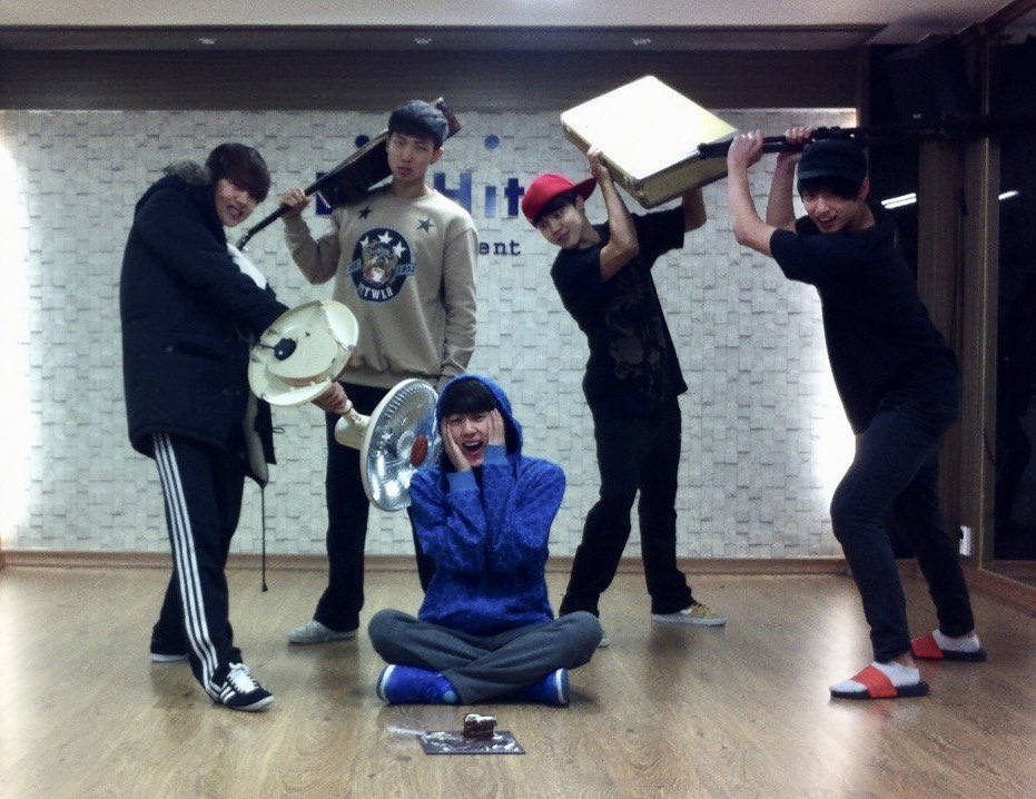 H_aniluxoxo's tweet image. Your last saved meme is your reaction to this photo
#6YearsAndForeverWithBTS 
#BTSIsOnceInALifetime
@BTS_twt