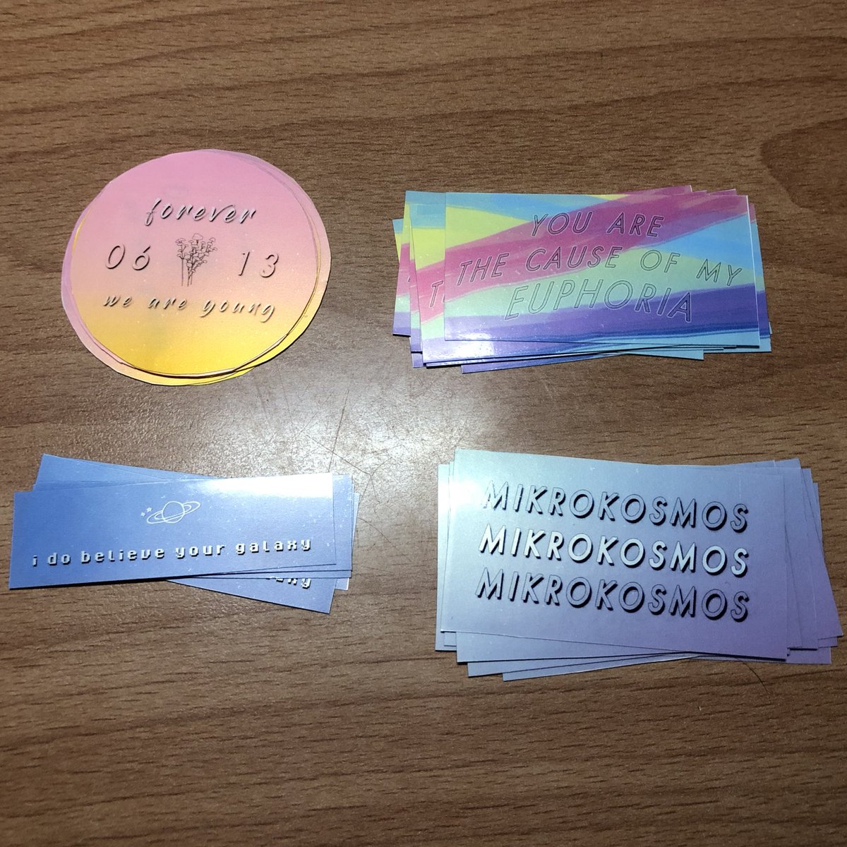 aegimint's tweet photo. heading to +82!! 

printed extra stickers + fake magic shop 5th muster "ticket" (printed on 135gsm paper, pls take note it's not cardstock!)

will be given out randomly around 3pm+ ~
#ETERNALYOUTHSG #BTSIXTH2019 https://t.co/VFzQHiHJhN