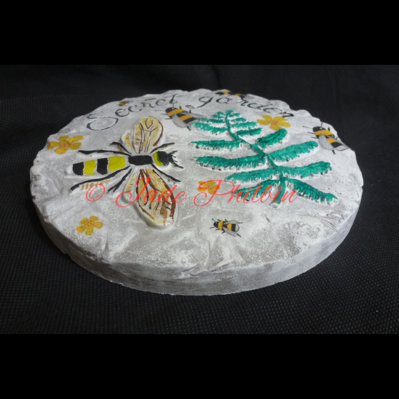 Jade_Philbin's tweet photo. Check this beauty out! Anther unique ocupaged and hand painted garden decorative stepping stone with #bees on it, what o you all think?
#earlybiz #UKEarlyHour #ATSOPRO #ATSocialMedia #ukhashtags #earlybid https://t.co/HwWDBI9sHT