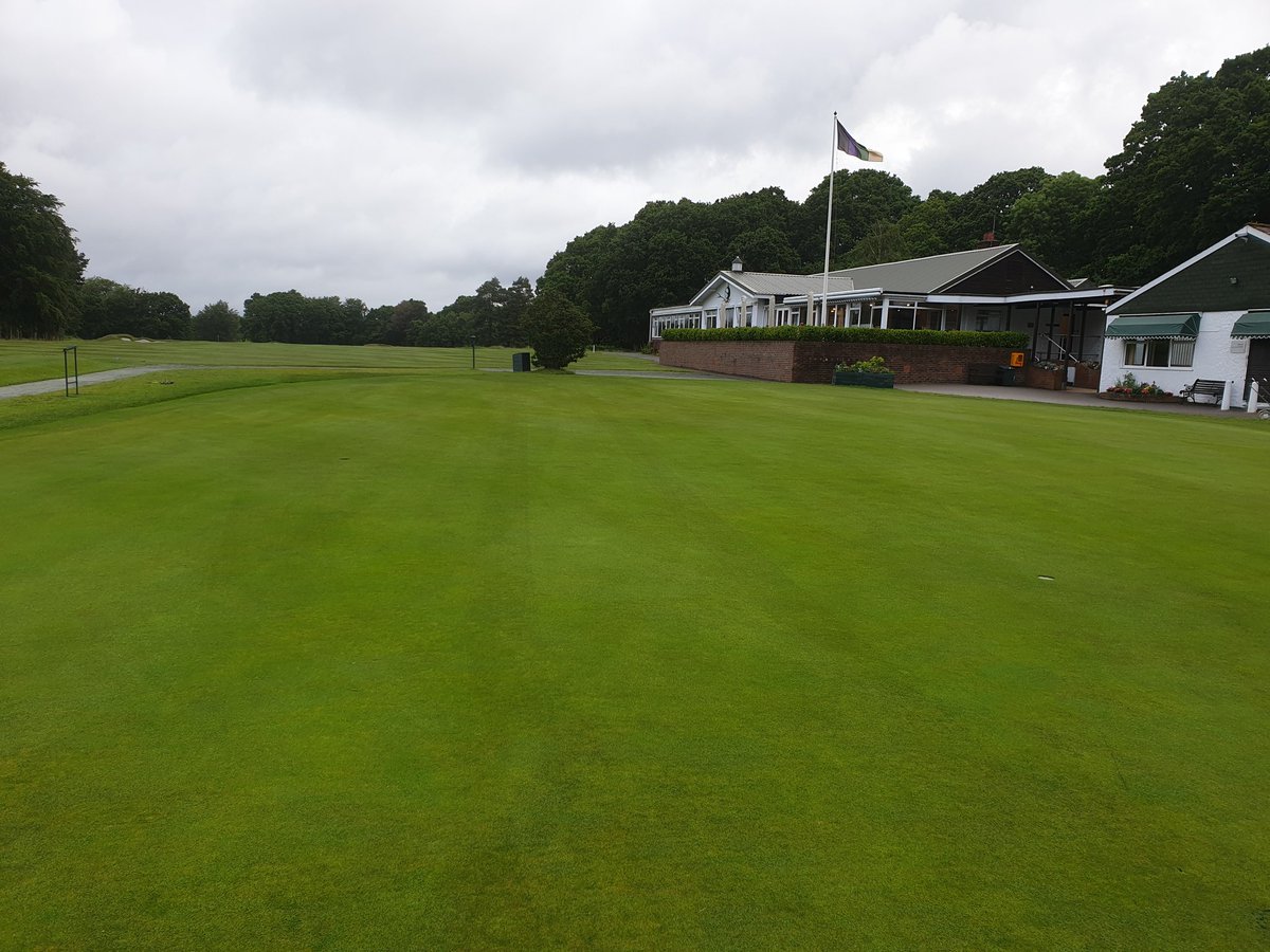 More Grey skies this morning but rumour has it the Sun may make an appearance later...good luck to the @BrokenhurstGC pro s @mattvineer @Kevsaunders72 @ryanharmer11 in today s Pro am #wearebrock