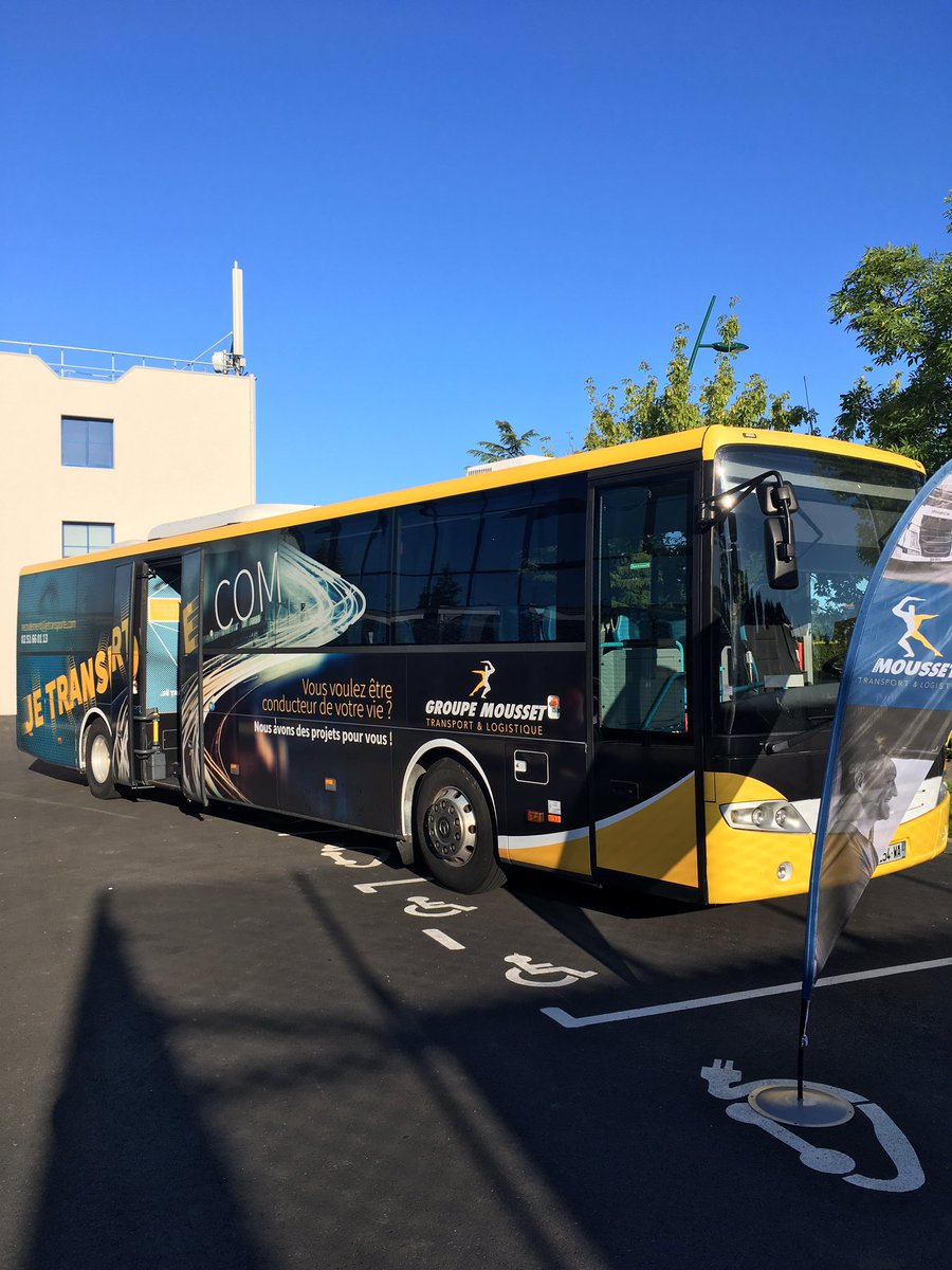 Quand on parle d’innovation dans le recrutement...voilà comment peut aller au devant des candidats ! Merci au @GpeMousset pour l’accueil et le partage en partenariat avec le <a href="/MEDEFVENDEE/">Mouvement des Entreprises de France #Vendée</a> &amp; <a href="/MedefPDL/">Mouvement des Entreprises de France #Paysdelaloire</a>