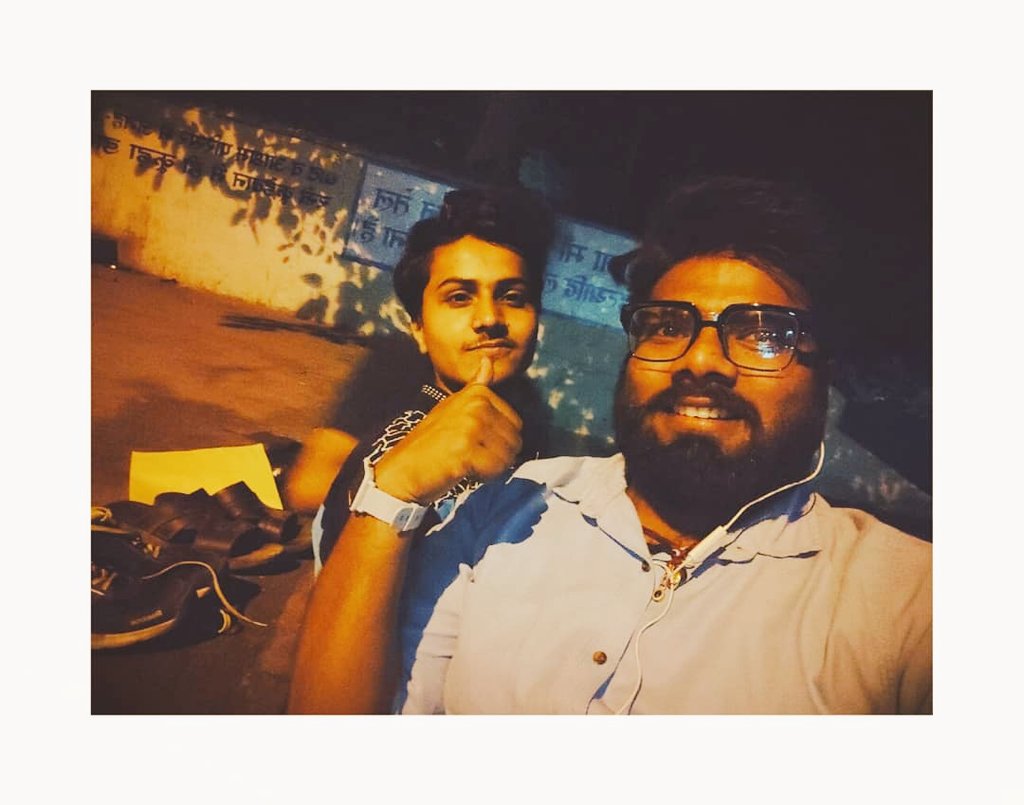 17saurabh_yadav's tweet photo. FLASHBACK FRIDAY
.
.
.
#ghat #duringexams
#lots_of_fun #enjoylife
#missing #lovelyfriends https://t.co/lq7CrWGFgI