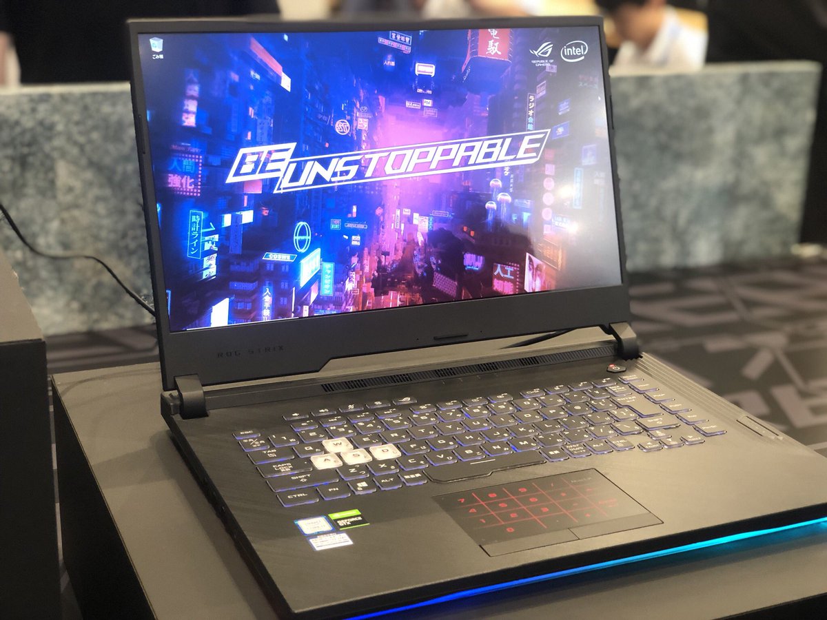 Asus お洒落 準美品 レッド 薄型大画面 カメラ Ssd256g メモリ4gの通販 By シオ スイレン エイスースならラクマ