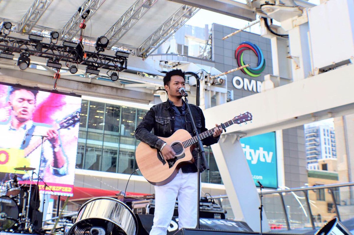 AzimApurbo's tweet photo. Live at Dundas Square, #Toronto last Saturday at “Desifest 2019”.

#AzimApurbo https://t.co/YIxm8B0eLp
