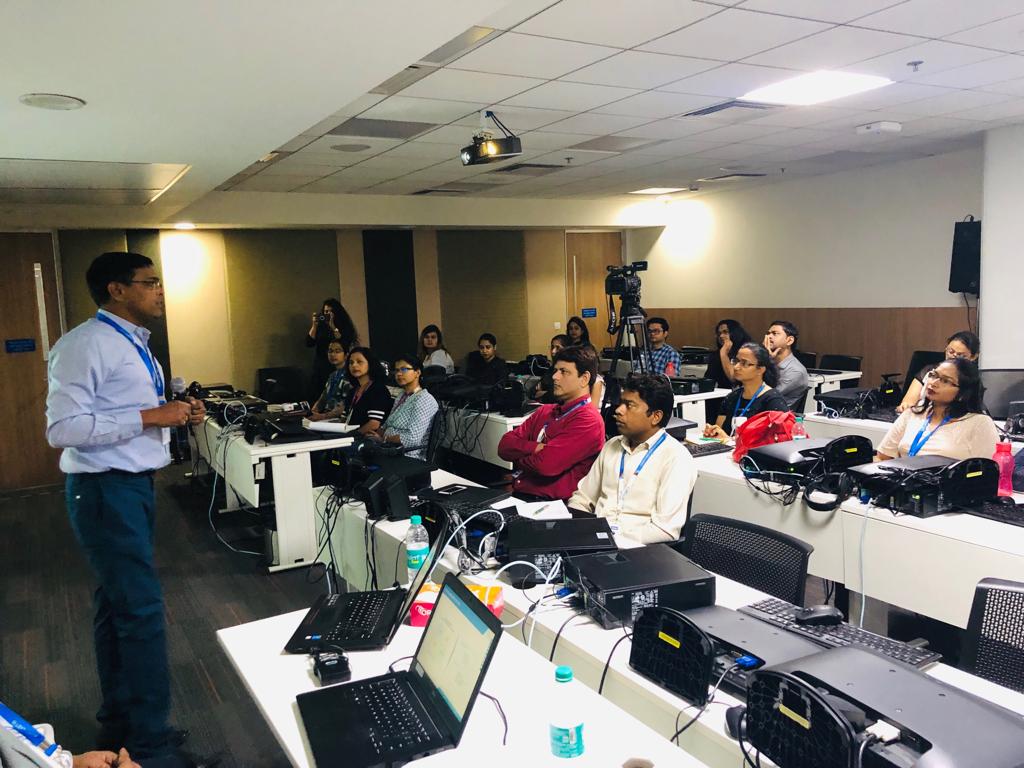 NasscomWWRT's tweet photo. Roll out of RPA Week @NasscomWWRT, Day 1 Gurukul session on RPA Diagnostic, from Delivery Model, Process Assessment, Benefit Assessment to how to make #RPA a success at your organization being shared by Benny Abraham, lead for RPA at @exl_service. #NasscomWWRT #Gurukul #Robotics https://t.co/GSWtdxngiE