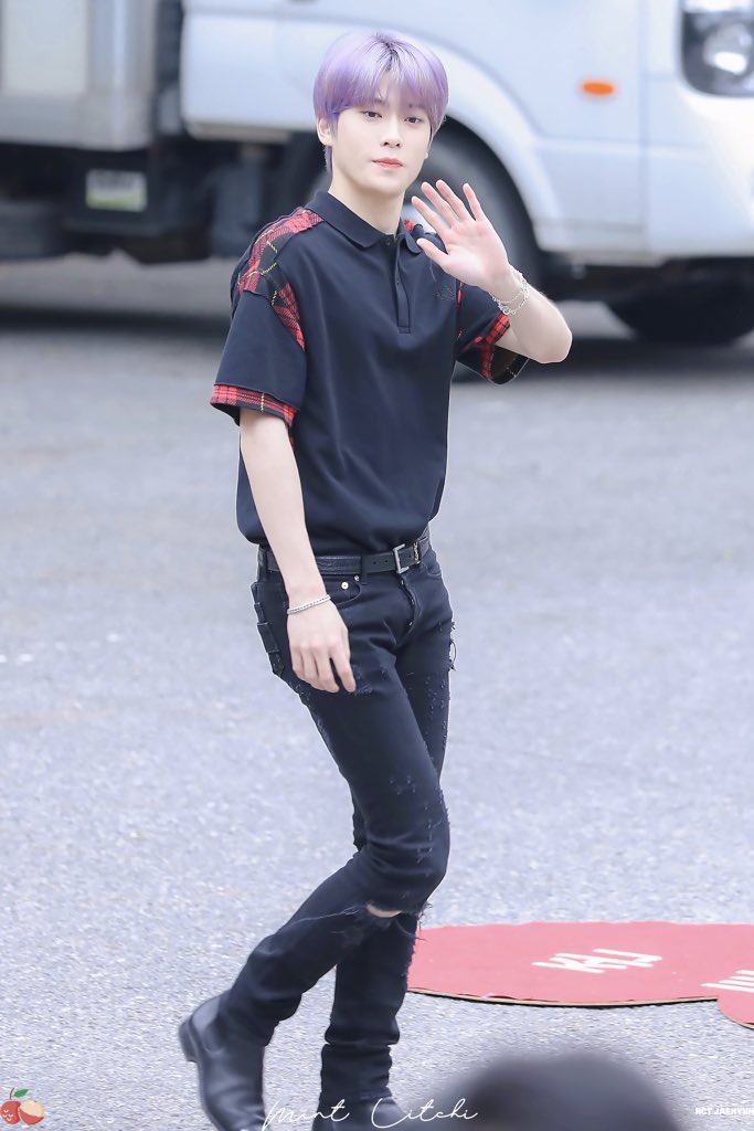 หล่อยันท่วงท่าการเดิน