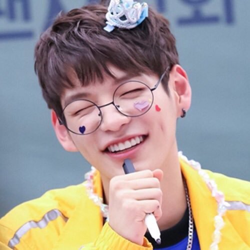 Seungsikie_'s tweet photo. #MeetCHAN #MeetVICTON
He's the cry baby of the group but he's the sweetest. Jaws trainer and subins real parent ❤❤❤❤😂he loves biting his members and his brother is former madtowns heojun https://t.co/i4jnYbBv4m