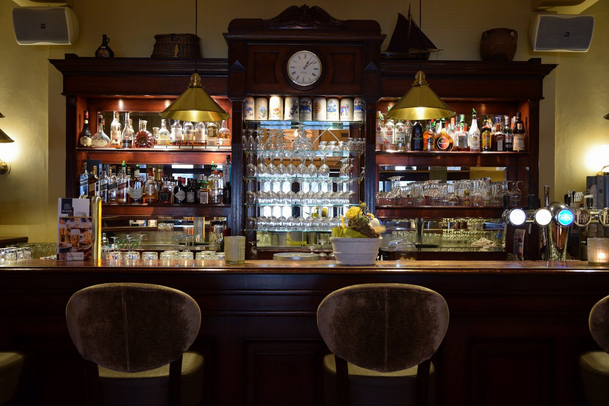 Nog  geen plannen voor #vaderdag? Kom gezellig langs in onze bar voor een  drankje of een speciaal biertje, of reserveer een lekker ontbijtje,  lunch of diner in ons restaurant <a href="/VillaRubenshof/">Villa Rubenshof</a>!
