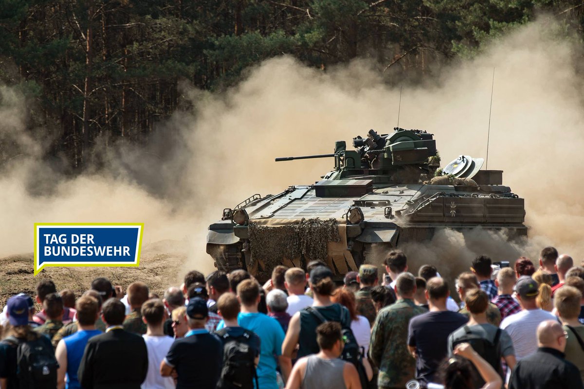 bundeswehrInfo's tweet photo. Nur noch einmal schlafen, dann ist es endlich soweit -  der Tag der #Bundeswehr 2019! Eine Liste der teilnehmenden Standorte gibt es hier: https://t.co/KINdhf6l84 
#tdbw19 #TdBw2019 #TagderBundeswehr #servicetweet https://t.co/VLmt4dwaZh