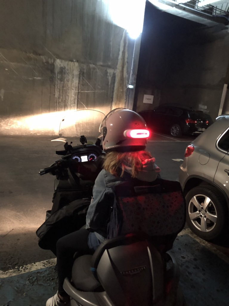 chrisb75 🇮🇨 (@chbe_75) on Twitter photo Merci <a href="/CosmoConnected/">Cosmo Connected</a> <a href="/RAFFLELOU/">Romain Afflelou</a> pour le kit, direction l’école avec #papa 👍 #SafetyFirst Merci <a href="/CosmoConnected/">Cosmo Connected</a> <a href="/RAFFLELOU/">Romain Afflelou</a> pour le kit, direction l’école avec #papa 👍 #SafetyFirst