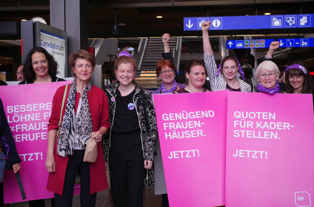 Heute gibt es für Frauen den Fünfer und das Weggli. 
#Frauenstreik #Frauenstreik19 #Gleichstellung #Sommaruga