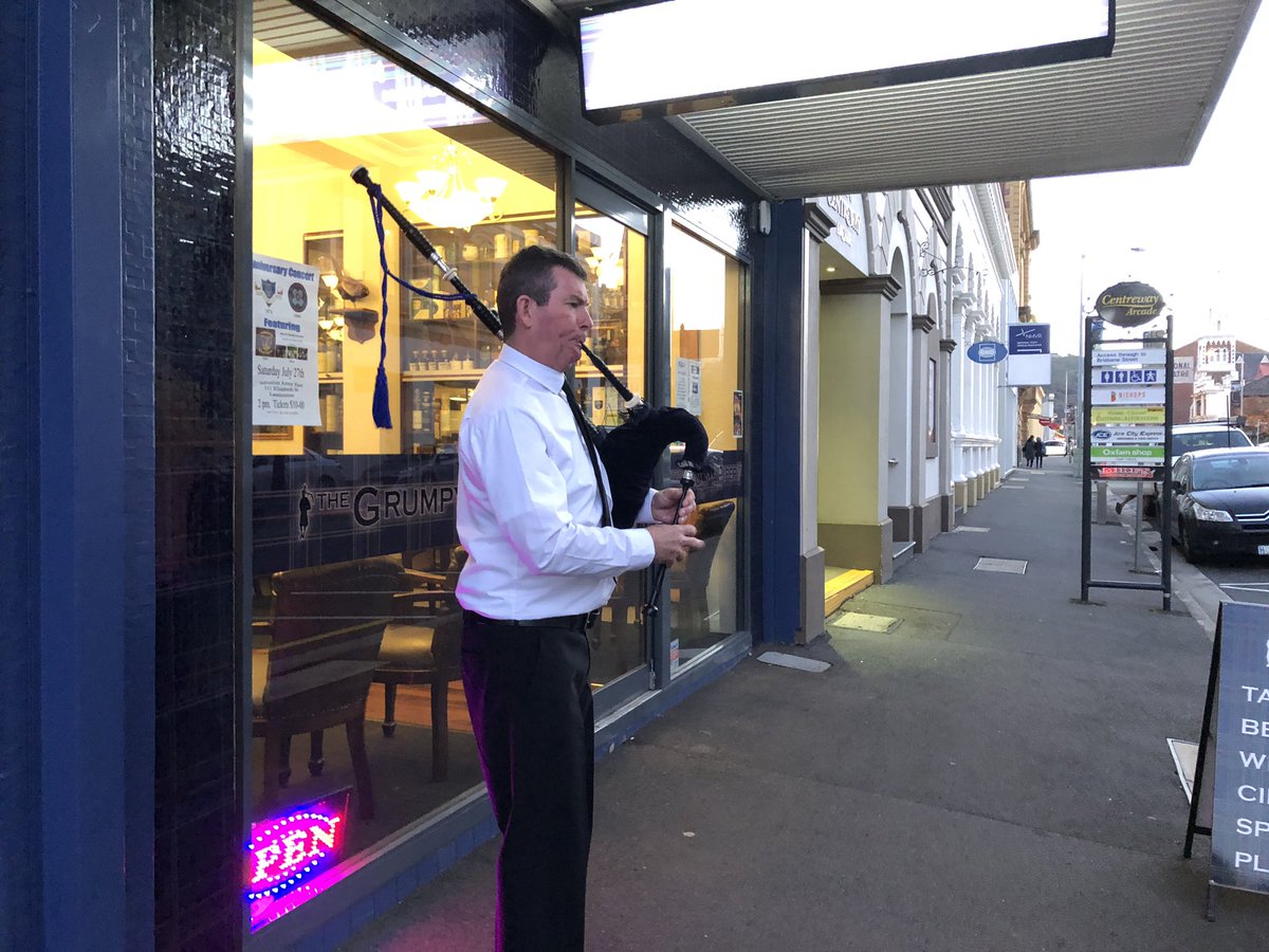 smws_matt's tweet photo. Kent piping in front of The Grumpy Piper in Launceston! #partnerbar https://t.co/jvaNfY4nxj