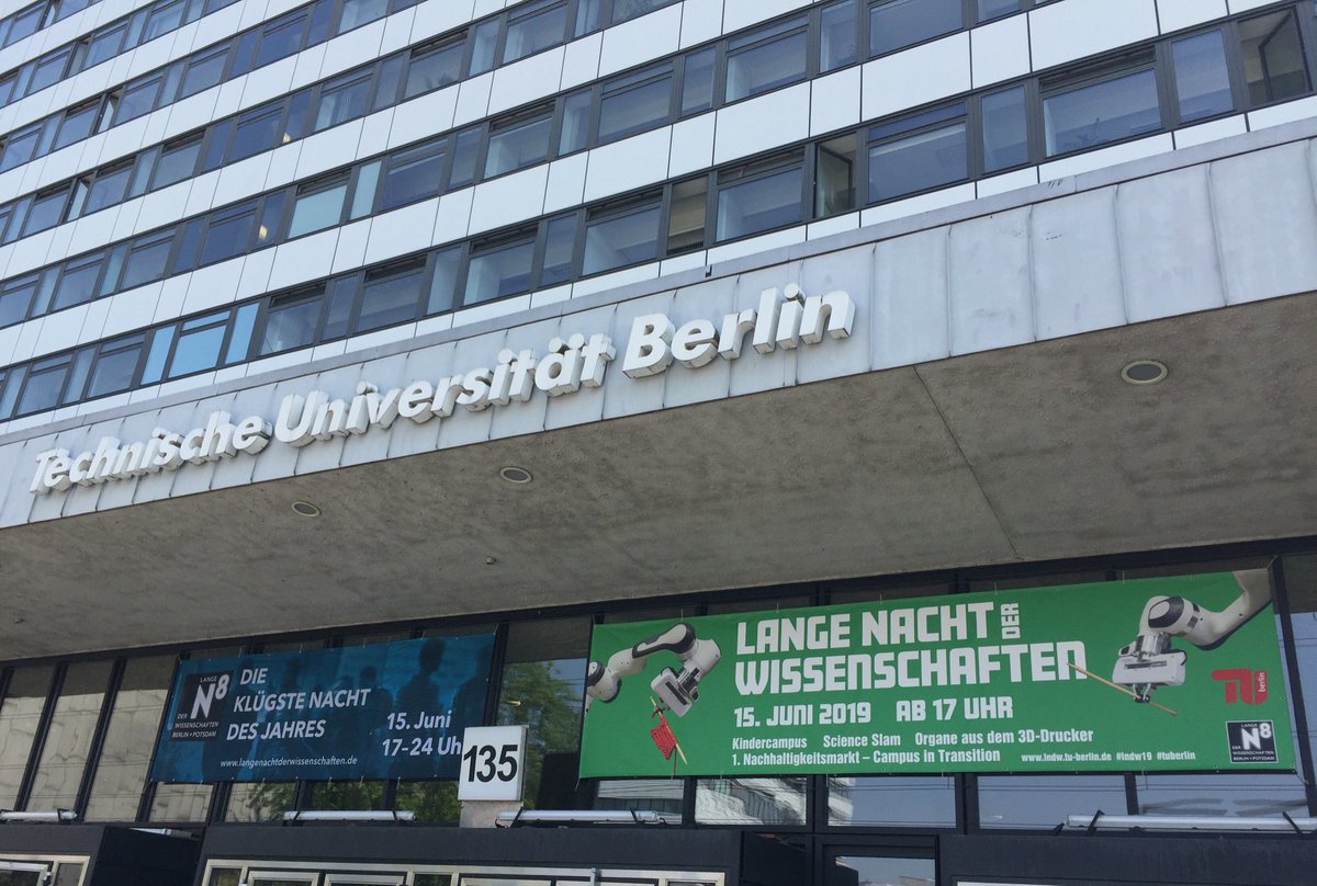 Kleiner Reminder:
@FRANKAEMIKA s PANDA &amp; wir
stricken morgen zusammen live bei der #LNdW2019 🧶 
Wo: Lichthof <a href="/TUBerlin/">TU Berlin</a> 
Wann: von 17:00-22:00 
Wir freuen uns über Besuch!
<a href="/VolkswagenSt/">VolkswagenStiftung</a> @zifg_tu <a href="/JWI_Berlin/">Weizenbaum-Institut</a> <a href="/hiig_berlin/">HIIG Berlin</a> 
#recraftrobotics #roboticknitting