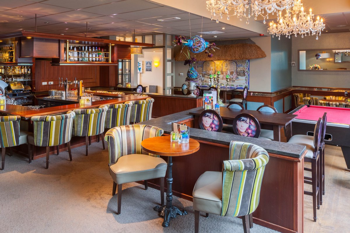 Nog geen plannen voor #vaderdag? Kom gezellig langs in onze bar voor een  drankje of een speciaal biertje, of reserveer een lekker ontbijtje,  lunch of diner bij Brasserie de Stegen!