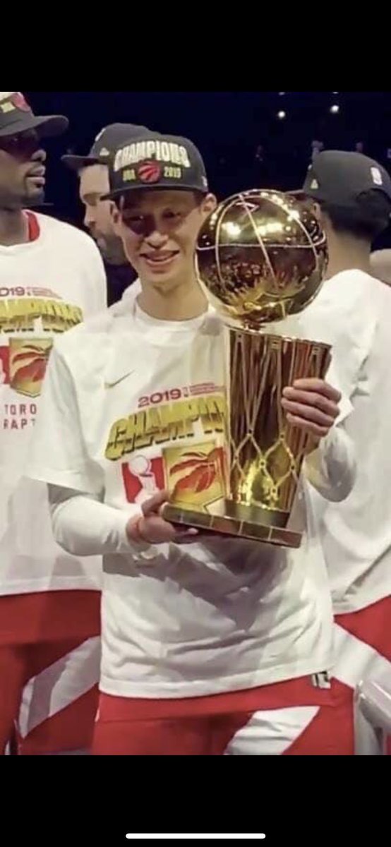 AVanNguyen's tweet photo. Linsanity! Most valuable water boy. You can do it!#ricecakes https://t.co/LqtuDBroej