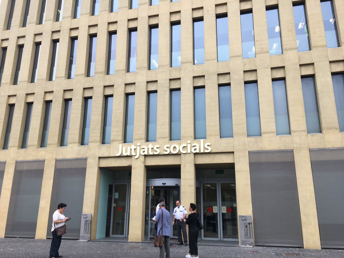 Un altre dia als Jutjats Socials per un nou judici de Cessió Il•legal de companys i companyes de <a href="/beteve/">betevé</a> De res serveix tenir 9 sentències fermes, totes favorables als treballadors, per seguir malversant diner públic en advocats, judicis i pagament d’interessos...