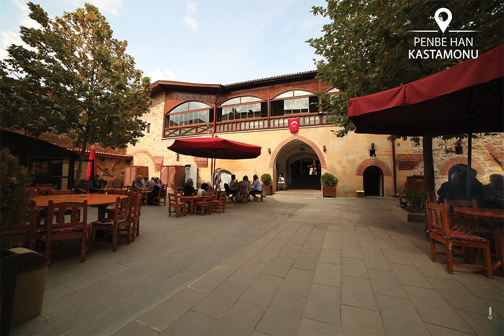 travelkastamonu's tweet photo. #CumaModu nuzu yükseltmek için neler yaparsınız :) İş çıkışı tarihi Penbe Han'da bir türk kahvesi iyi gelmez mi?

#kastamonutravel #keşfetmeyehazırmısın  #kastamonu #penbehan #tarihihan #zamandayolculuk #travelintime #fridaymood https://t.co/E0BQKMWYjH