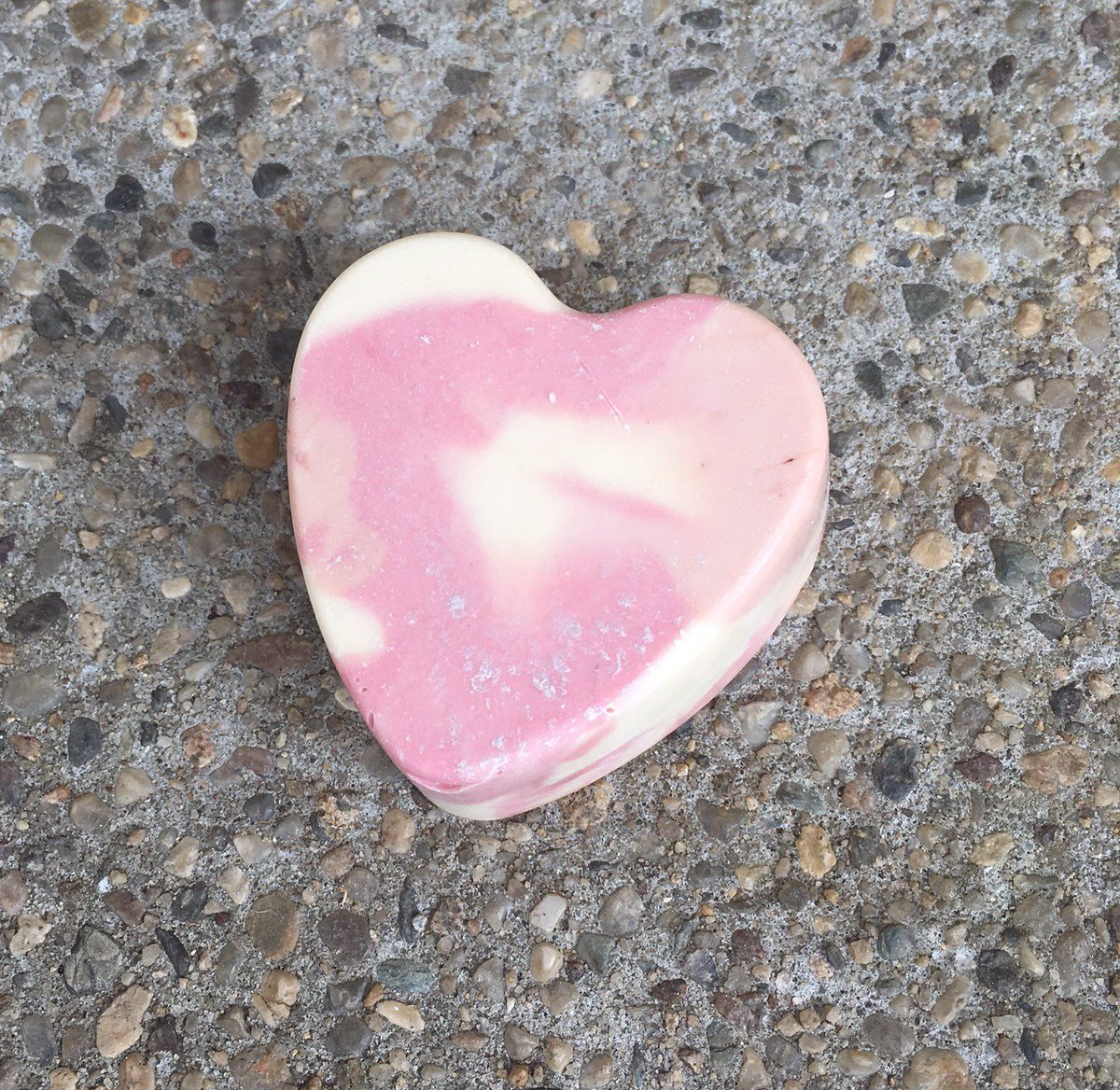GoodKittyNats's tweet photo. Valentine's Day Heart Soap - Shea Swirl Pink Tulip - 4oz per bar https://t.co/kK7yCHOQkS #Naturalskincare #Etsy #Valentine'SDaySoap https://t.co/Kr7nzIcKka