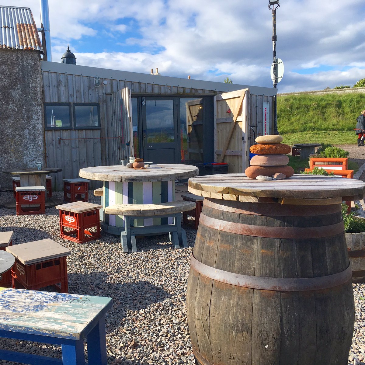 vandykebros's tweet photo. We’re open and we FINALLY have some sun shining on us! ☀️
#slaughterhousecoffee #vandykebros #specialtycoffee #indycoffeeguide #scottishcoffeelovers #nc500 #cromarty #theblackisle #cromartyferry #cromartyfirth #thelighthouse #morningbrew #flatwhite #sunshine #scottishweather https://t.co/sikUVYAGYA