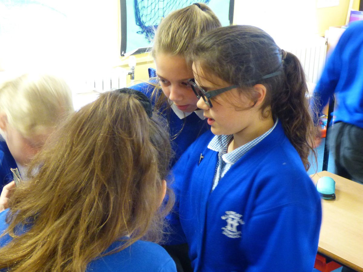 GEPSClass6's tweet image. Thank you to Helen from @ColemanOptician for coming in to school yesterday and teaching the year 6 children all about how the eye works and how to keep them healthy. @gtellinghamsch