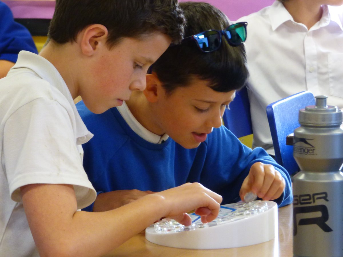 GEPSClass6's tweet image. Thank you to Helen from @ColemanOptician for coming in to school yesterday and teaching the year 6 children all about how the eye works and how to keep them healthy. @gtellinghamsch