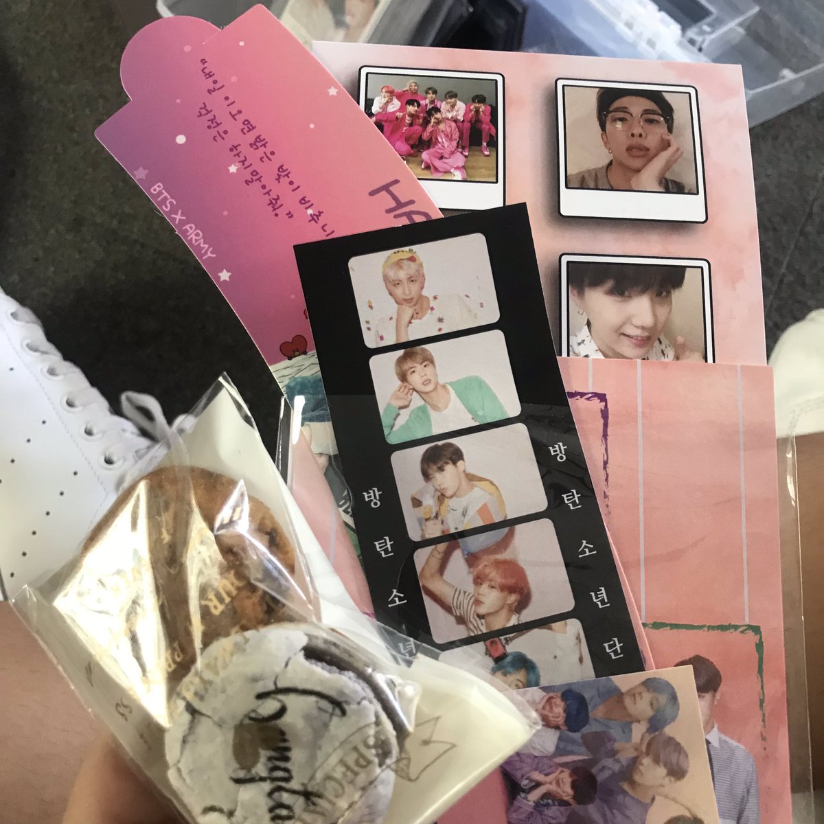 plutosouls's tweet photo. thank you to the lovely admins for hosting this great fancafe! it was really enjoyable! 🥰💗 

#BTSIZPARADISE #BTSIZSUNTHAI @_DOUBLEi https://t.co/30YLvaLCPX