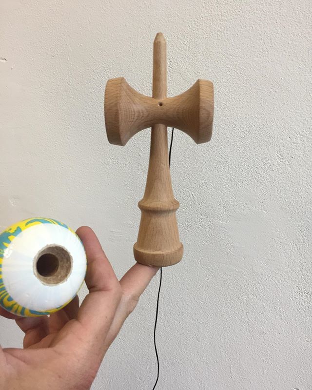 Noch zweimal schlafen dann ist es soweit: DIE ERSTE OFFENBACH KENDAMA SESH findet @stadtmenschenoffenbach auf dem @mainuferfestoffenbach 🔥🔥🔥 @deependbmx ist am Start, hoffentlich auch ein paar Freunde von @kendarmstadt und vielleicht auch Kendamisten is andere Teilen des Rhe…