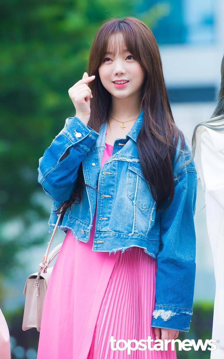 #뮤직뱅크 은행장으로서 1년 동안 열심히 달려 온 #러블리즈 #케이 씨에게 수고했다고 응원 댓글 남겨주세요.

주신 댓글은 기사화될 예정입니다. 팬 여러분들의 많은 참여 부탁드립니다.

댓글 모집 링크 : topstarnews.net/bbs/view.html?…