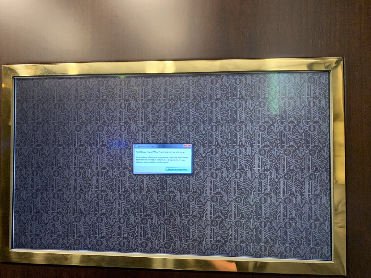 the_real_rajp's tweet image. Win7 at its finest, elevator display @HCollectionneur #windowsfail #paris #whentechfails