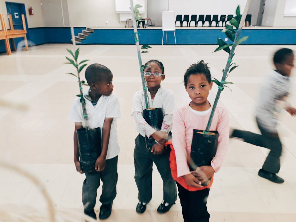 ftfa's tweet photo. We were at Masiphathisane Primary School in Vredenburg, Western Cape, yesterday distributing 1000 fruit trees to 500 community members for the Fortress REIT and Weskus Mall #TreesForHomes project. A further 30 fruit trees were planted at the school through #TreesForAll programme. https://t.co/J48LNjleJL