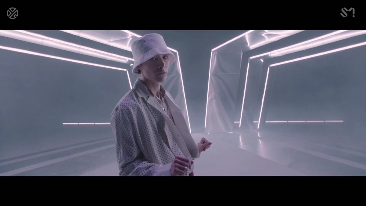 #LayNewEPHoney de bu sahnede #taehyung 'a benzeten bir tek benmiyim?